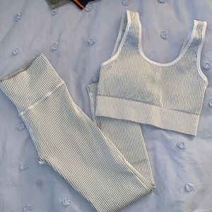 Good American striped workout outfit 💪🏼